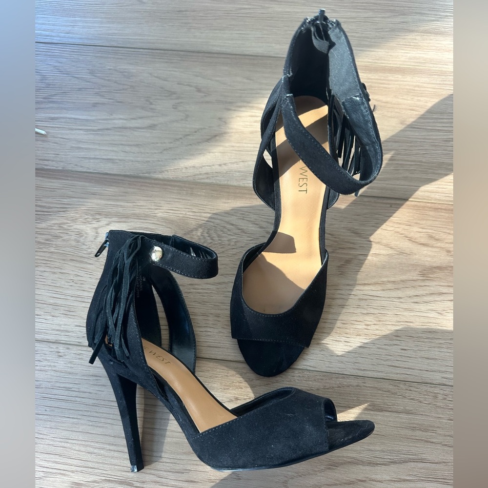 Nine West size 8 Black Suede Fringe Ankle-Strap Peep-Toe Heels